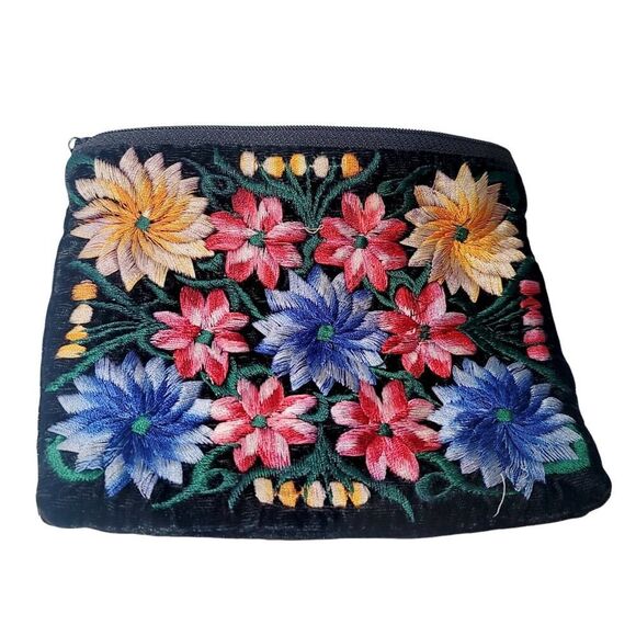 Vintage Velvet Embroidered Flowers Floral Clutch Make-Up Purse 5" x 6.5" - Picture 6 of 8